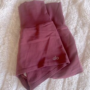 ALO Yoga hot short size Medium